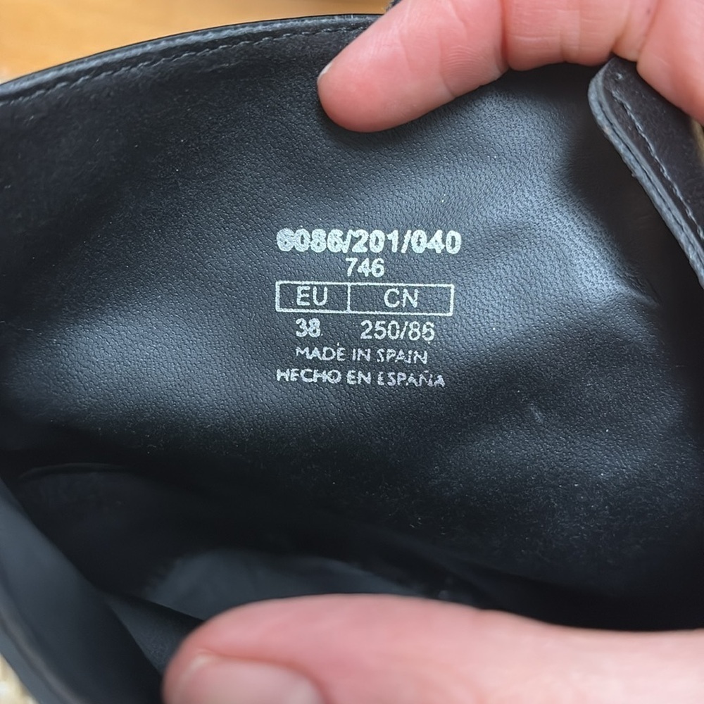 ZARA patent leather kitten heel pointed toe booties with front zipper & ruffles! - Picture 8 of 9